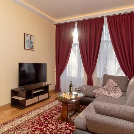 At Pidmurna St. 20 Апартаменти