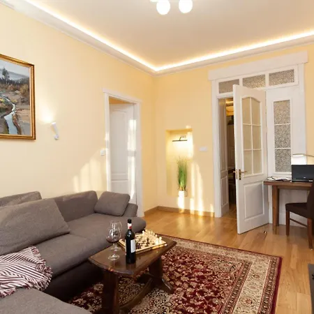 At Pidmurna St. 20 Apartmán