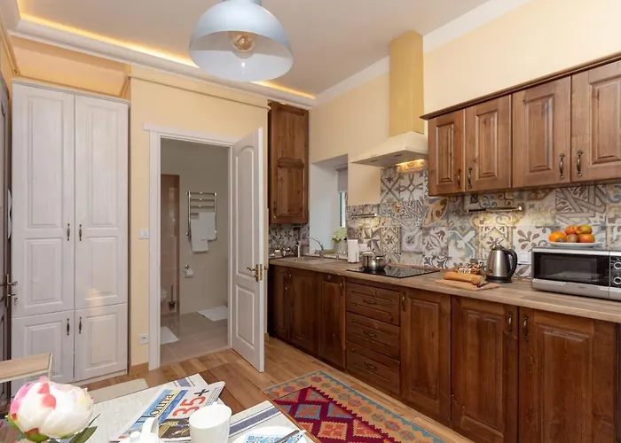 At Pidmurna St. 20 アパート *